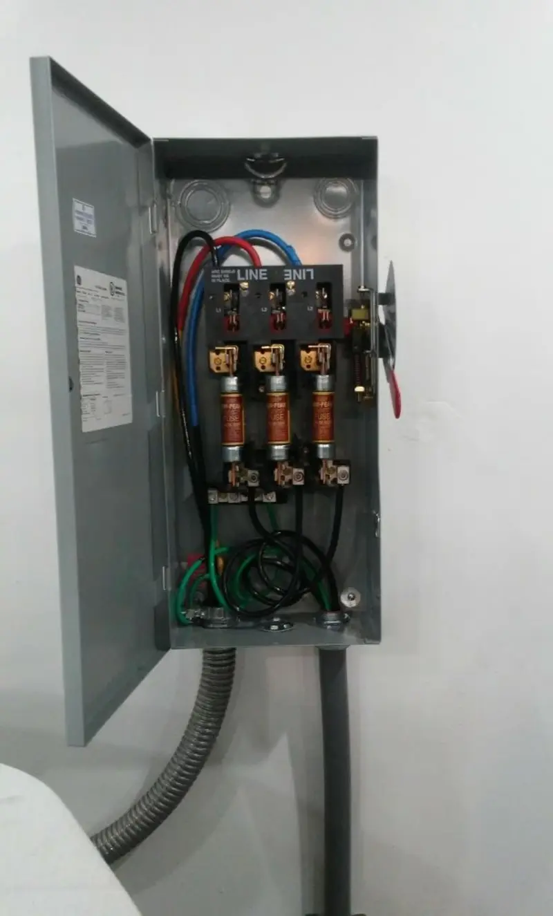 Three-phase disconnect switch installed for Smoke Detector Installation in Kermit